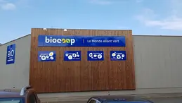 70-biocoop-villefranche-le-monde-allant-vert-magasin-bio-facade.webp