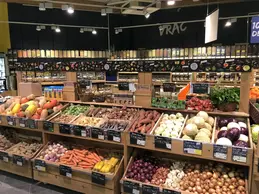 70-biocoop-villefranche-le-monde-allant-vert-magasin-bio-fruit-legume-saison-local.webp