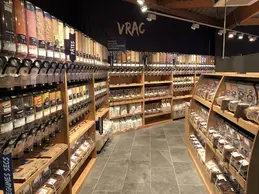 70-biocoop-villefranche-le-monde-allant-vert-magasin-bio-vrac-cereale-legumineuse-riz-pate-biscuit.webp